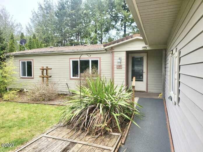 Property Photo:  1410 SW Forest  OR 97394 