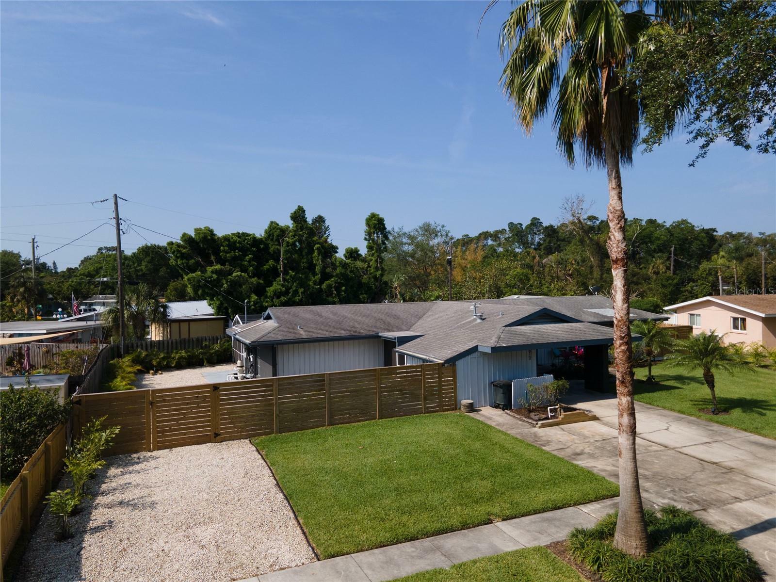 Property Photo:  612 Park Drive  FL 34209 