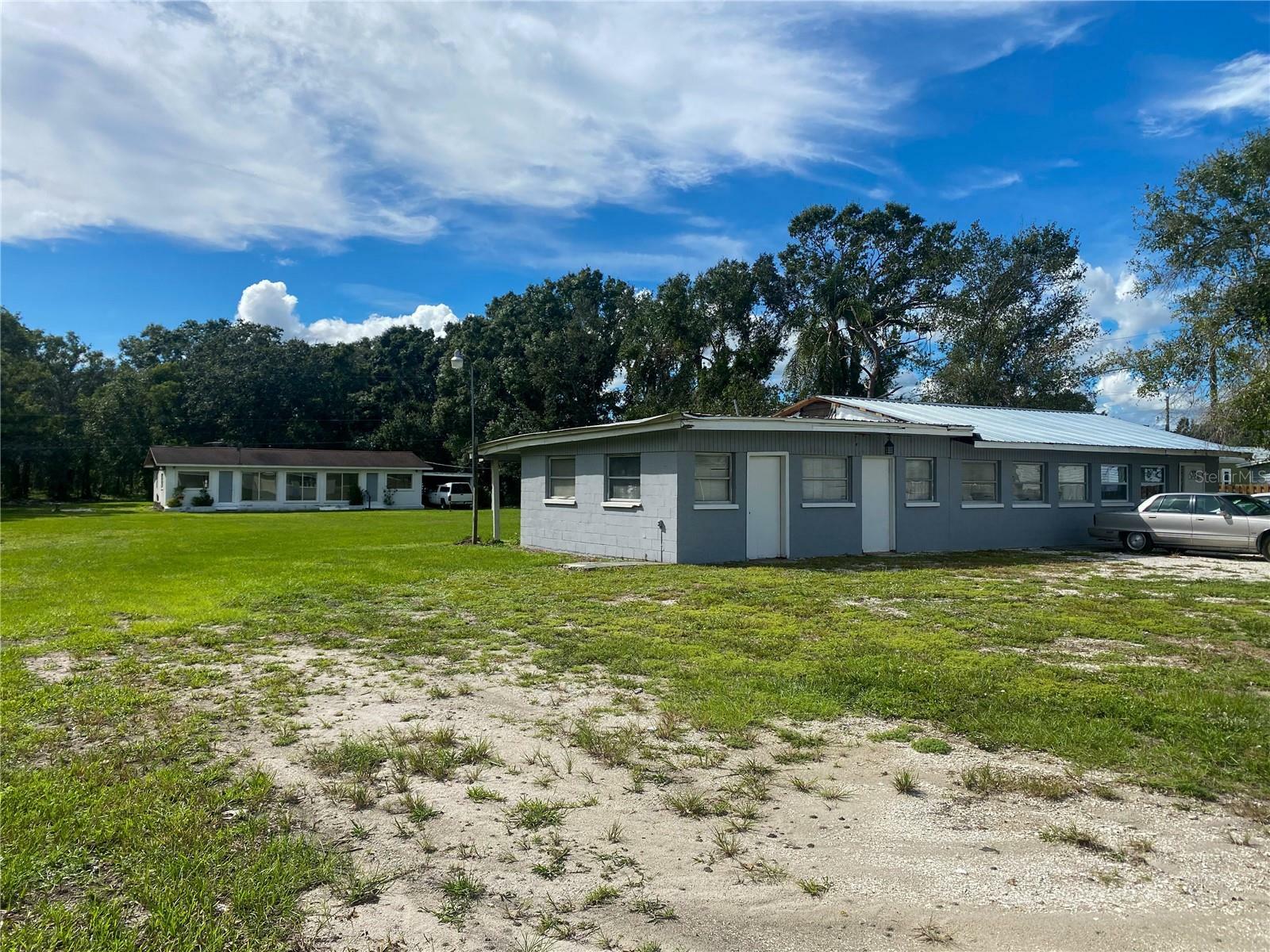 Property Photo: 2413 SE Highway 31 FL 34266