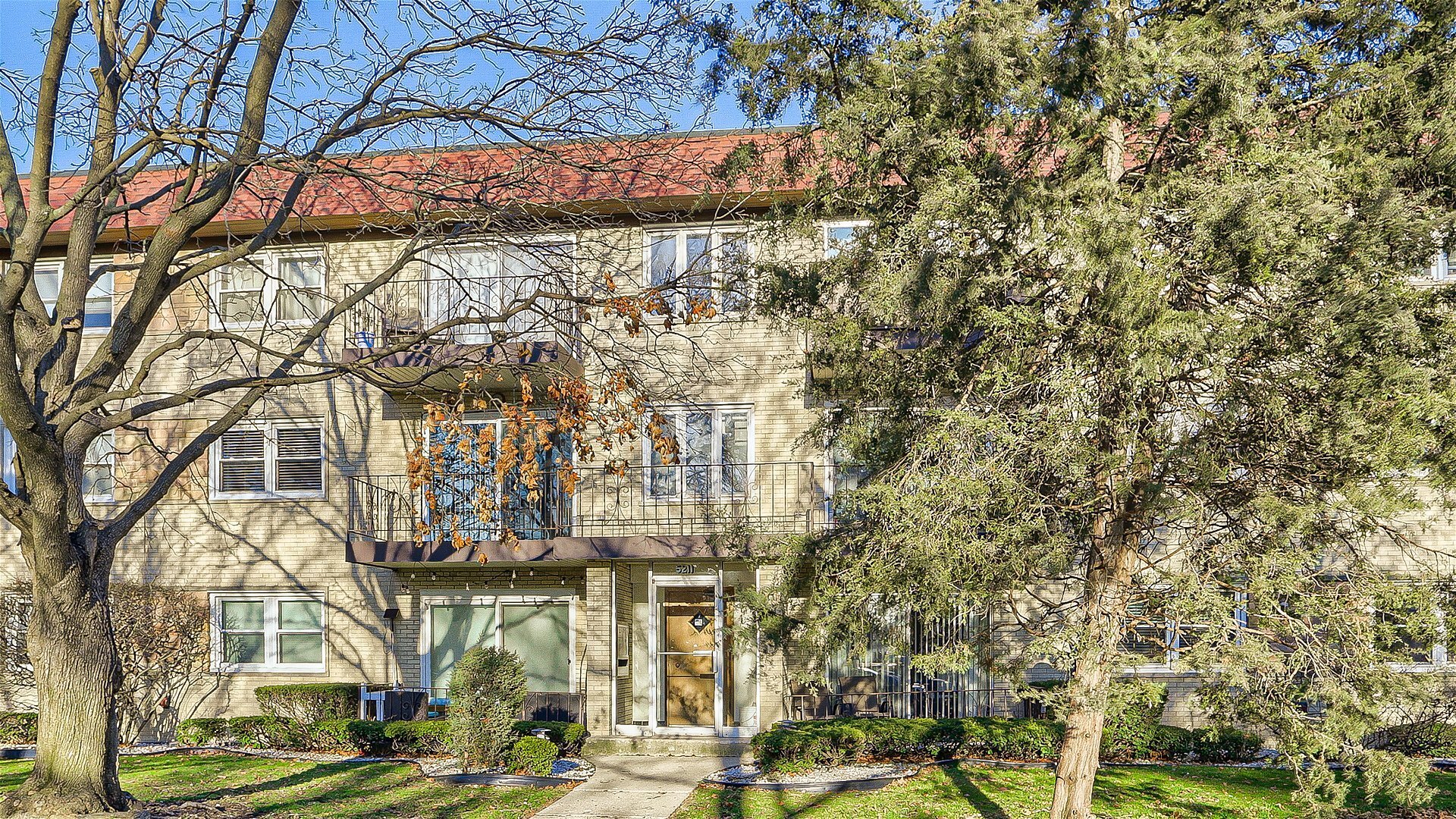 Property Photo: 5211 N Potawatomie Avenue 106 IL 60656