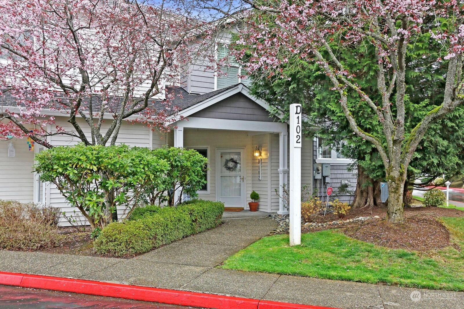 Property Photo:  5500 Harbour Pointe Boulevard D102  WA 98275 