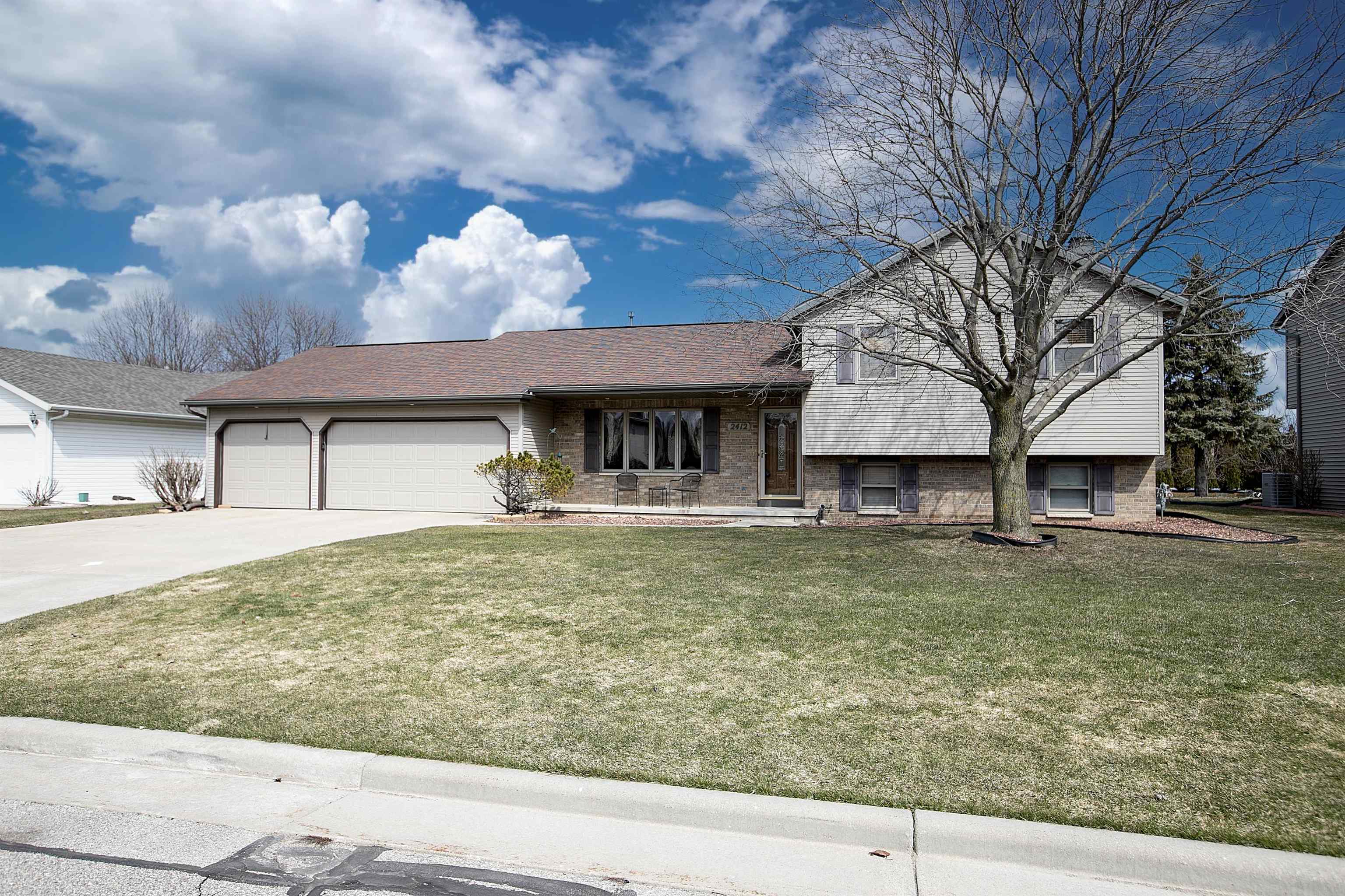 Property Photo:  2412 W Roselawn Drive  WI 54914 