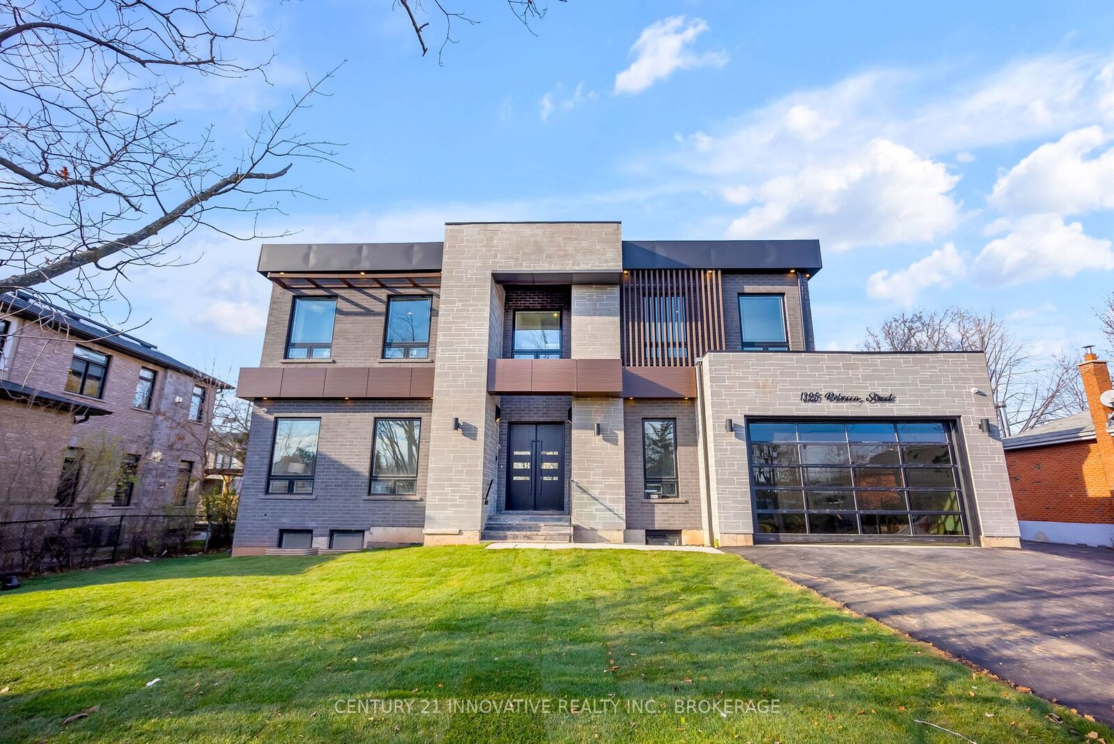 Photo de la propriété:  1325 Rebecca St  ON L6L 1Z3 