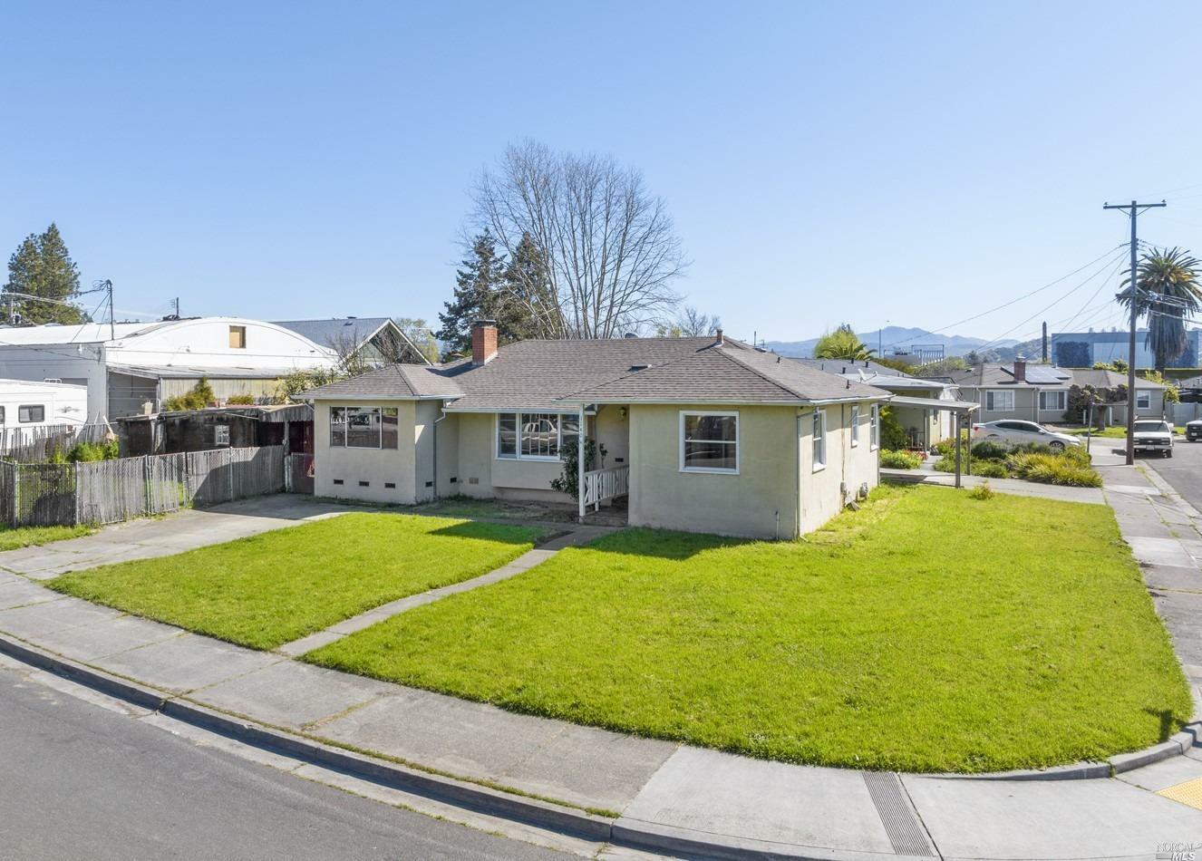 Property Photo:  1140 Olive Street  CA 95407 