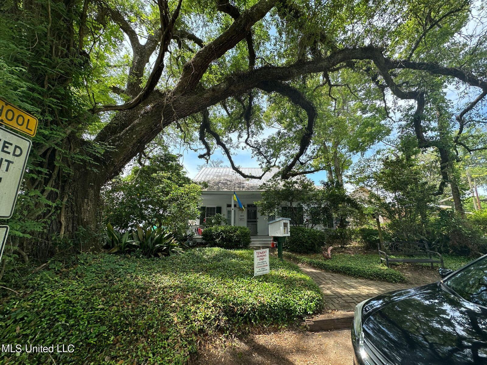 Property Photo:  509 Washington Avenue  MS 39564 