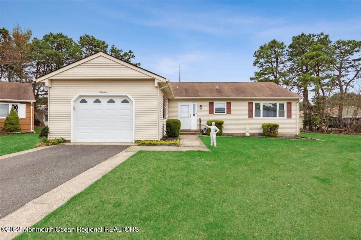 Property Photo:  19 Olstins Court  NJ 08757 