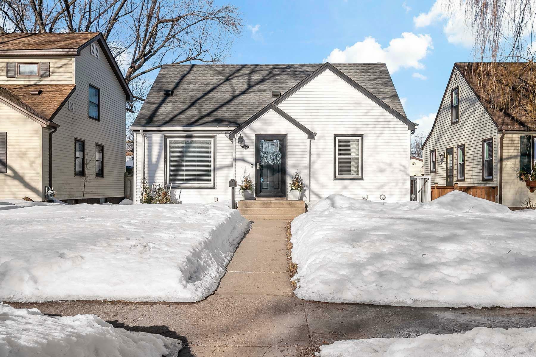 Property Photo: 2812 Idaho Avenue S MN 55426