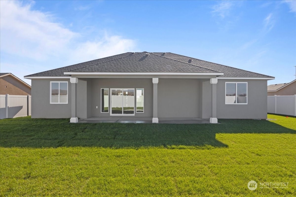 Property Photo: 927 P Street SW WA 98848