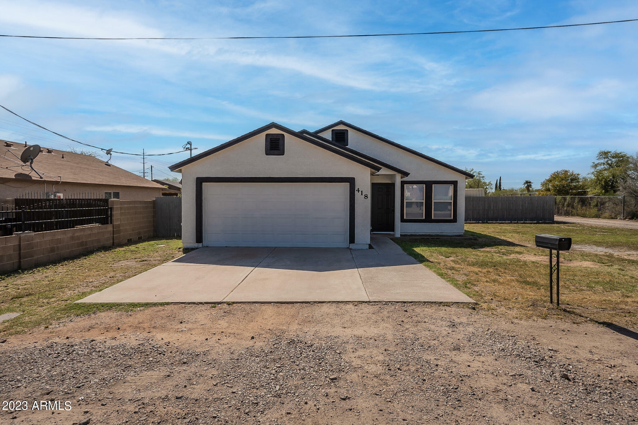 Property Photo:  418 N 101st Place  AZ 85207 