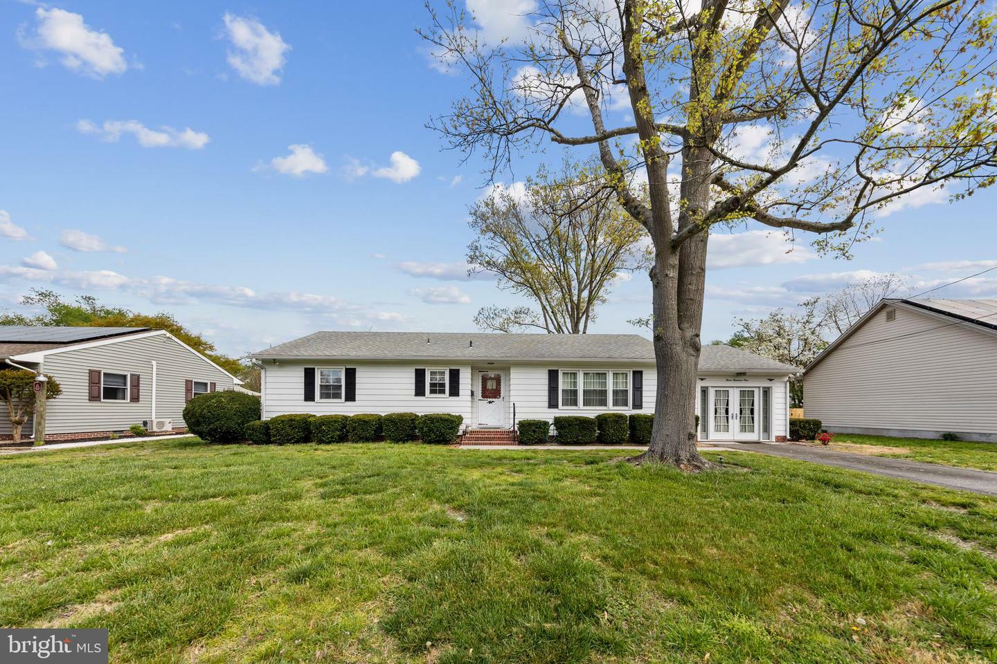 Property Photo:  301 Poplar Street  MD 21875 