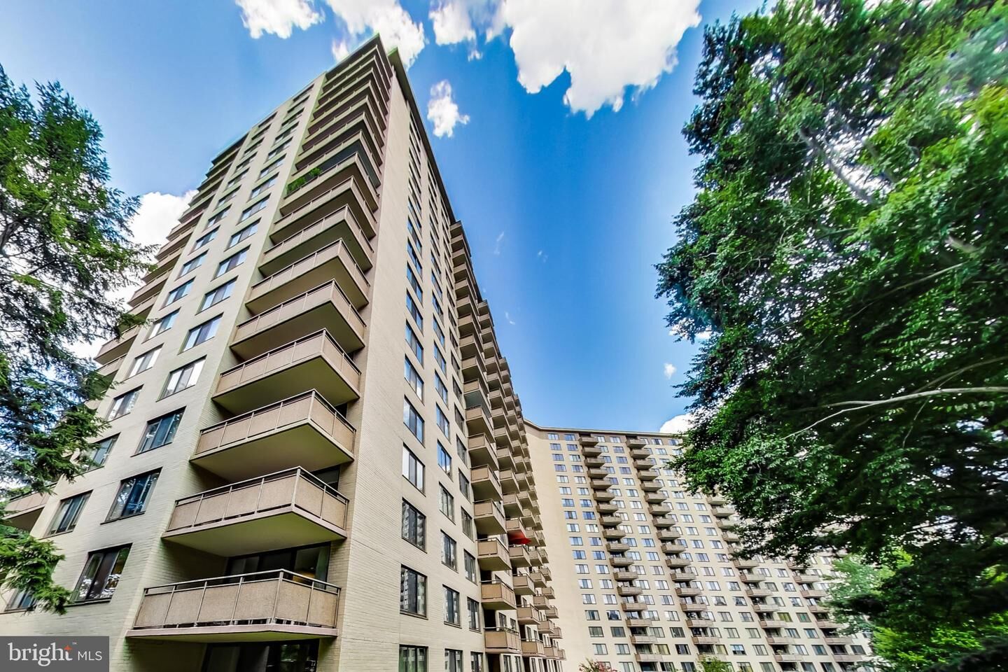 Property Photo: 5225 Pooks Hill Road 1019S MD 20814