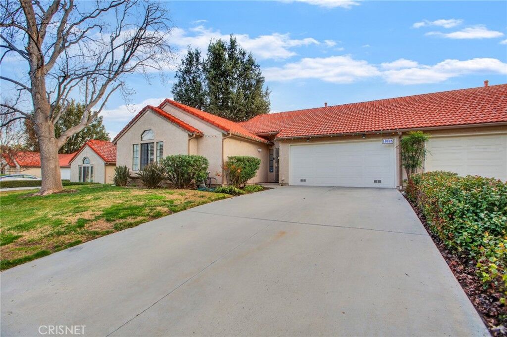 Property Photo: 19928 Avenue Of The Oaks CA 91321