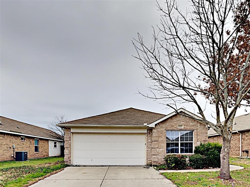 Property Photo:  1125 Maplewood Lane  TX 76036 