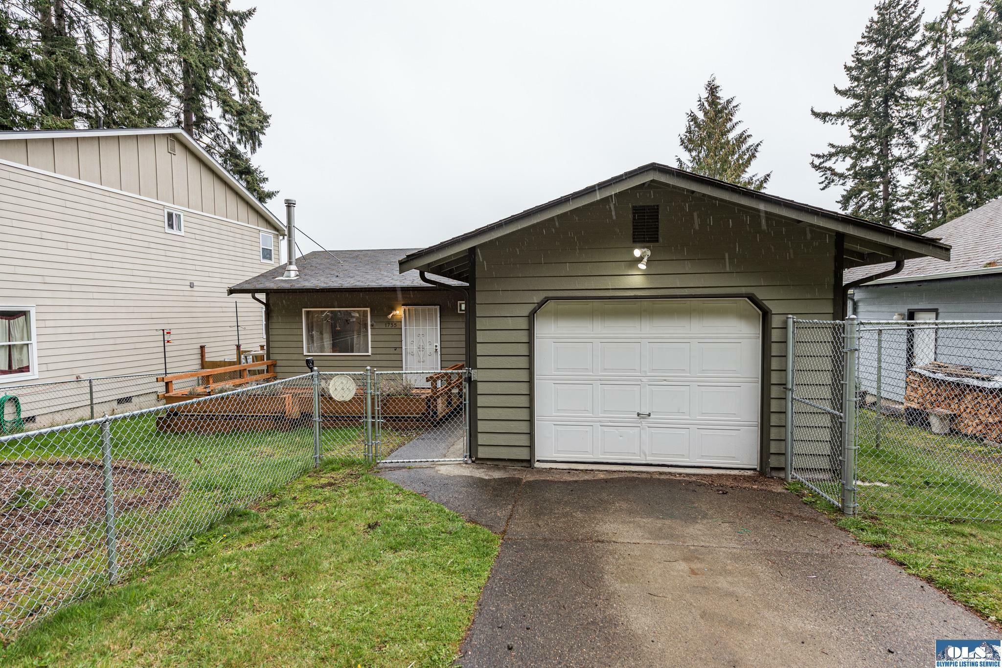 Property Photo: 1735 W 16th St WA 98363