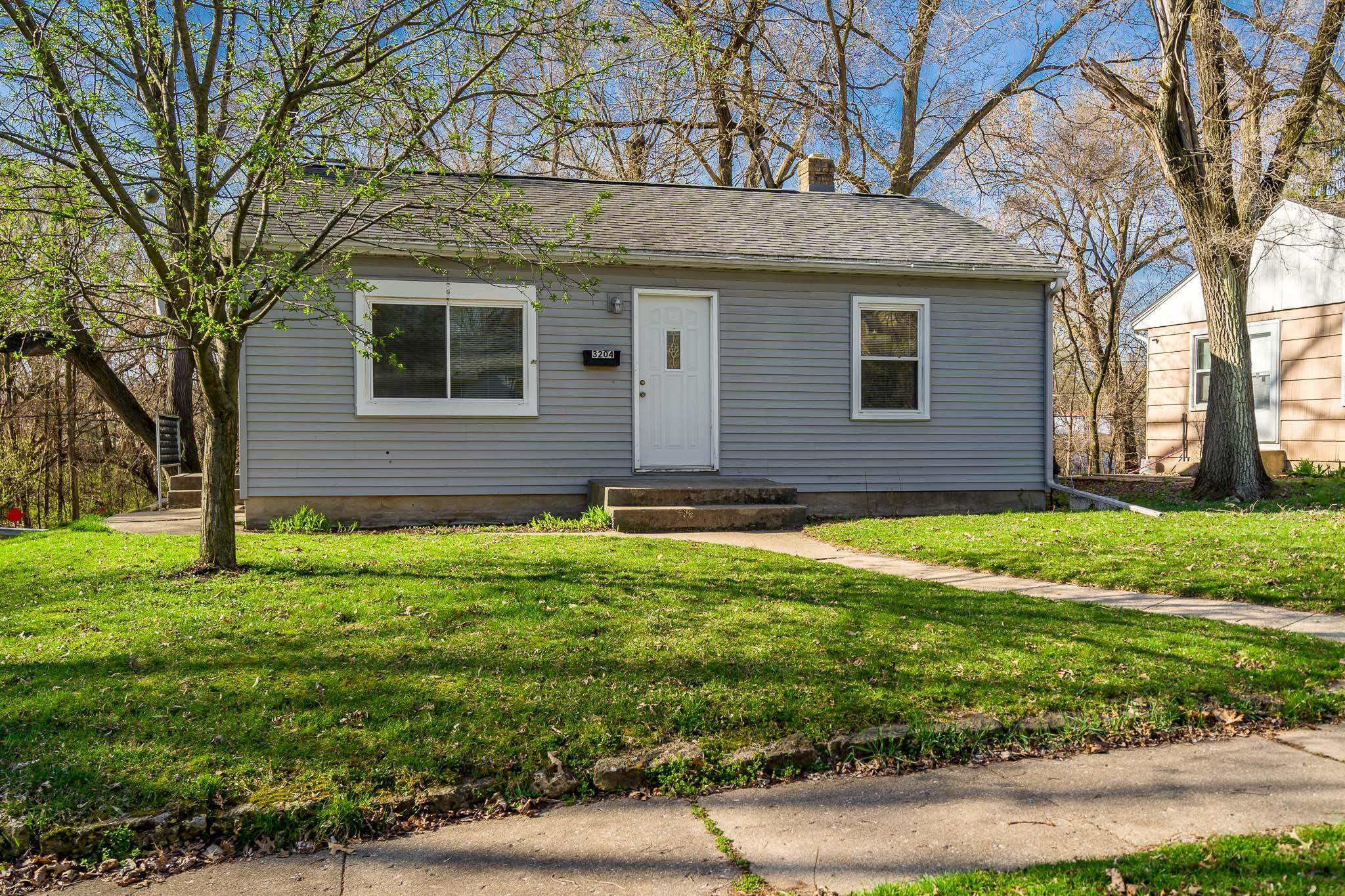 Property Photo:  3204 Parkside Avenue  IL 61101 