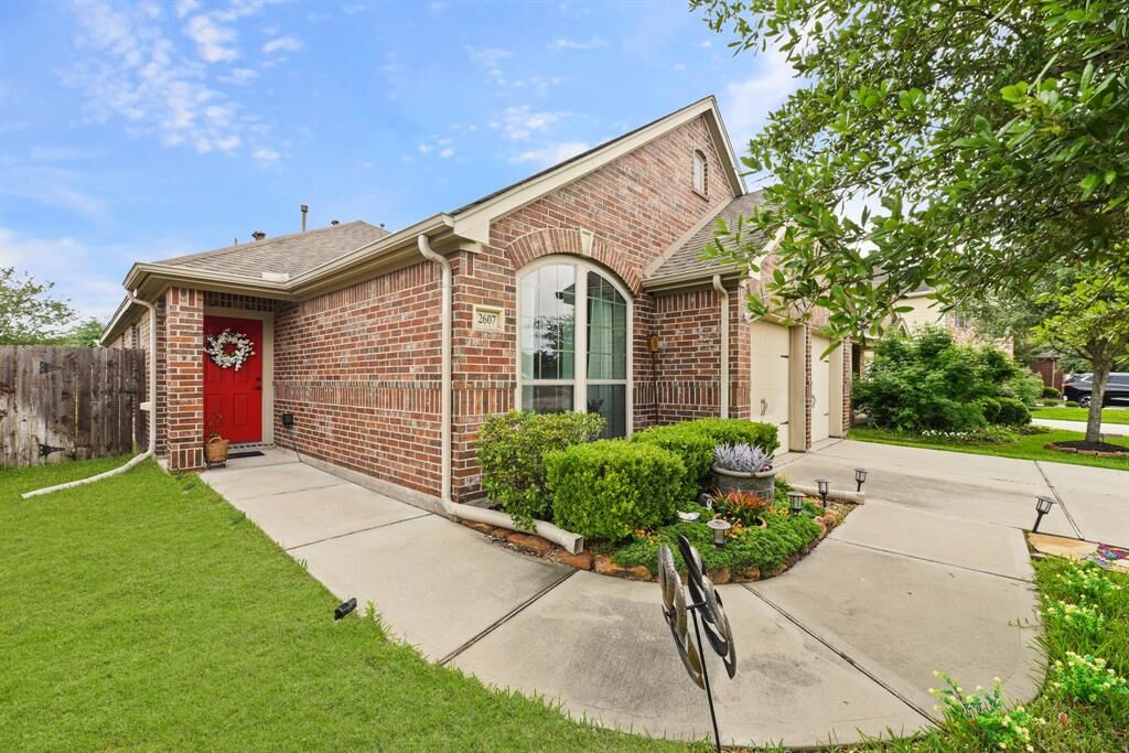 Property Photo:  2607 Imperial Crossing Drive  TX 77385 