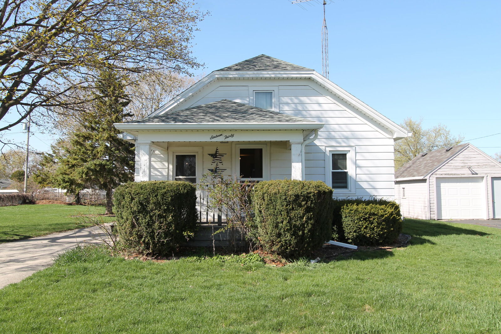 Property Photo: 1630 Kremer Ave WI 53402