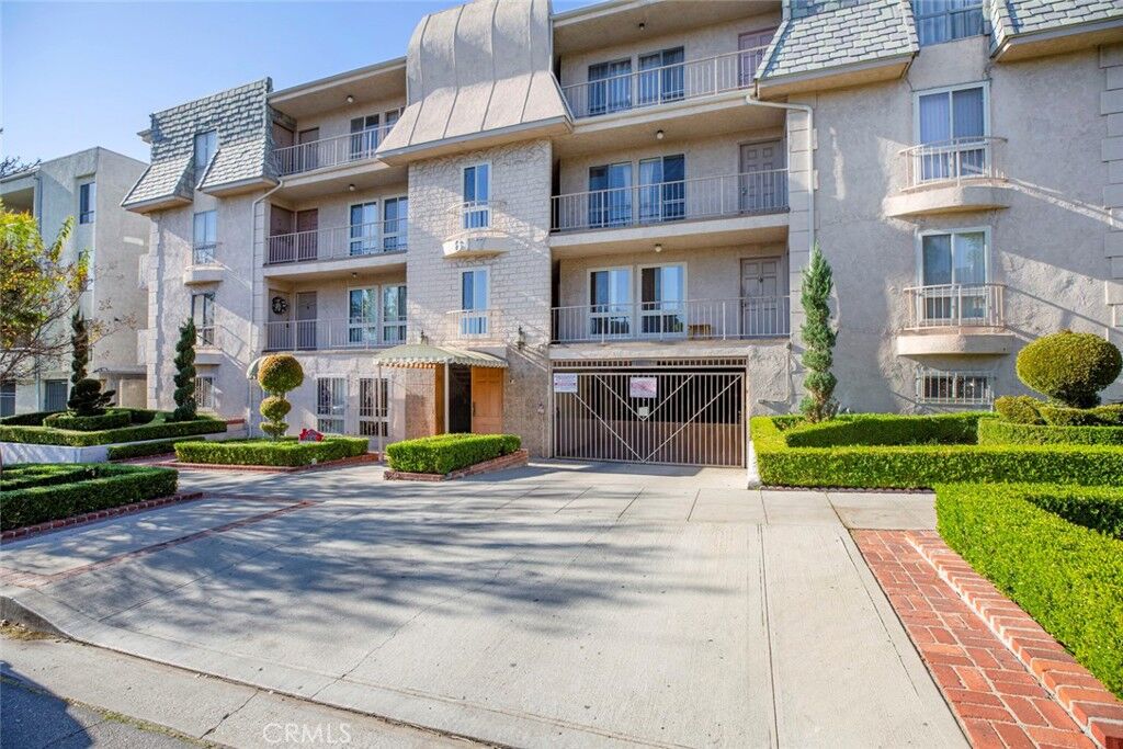 Property Photo:  617 E Angeleno Avenue 306  CA 91501 