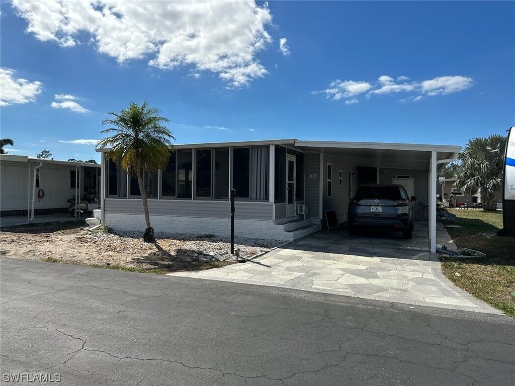 Property Photo:  135 Lexington Avenue  FL 33908 