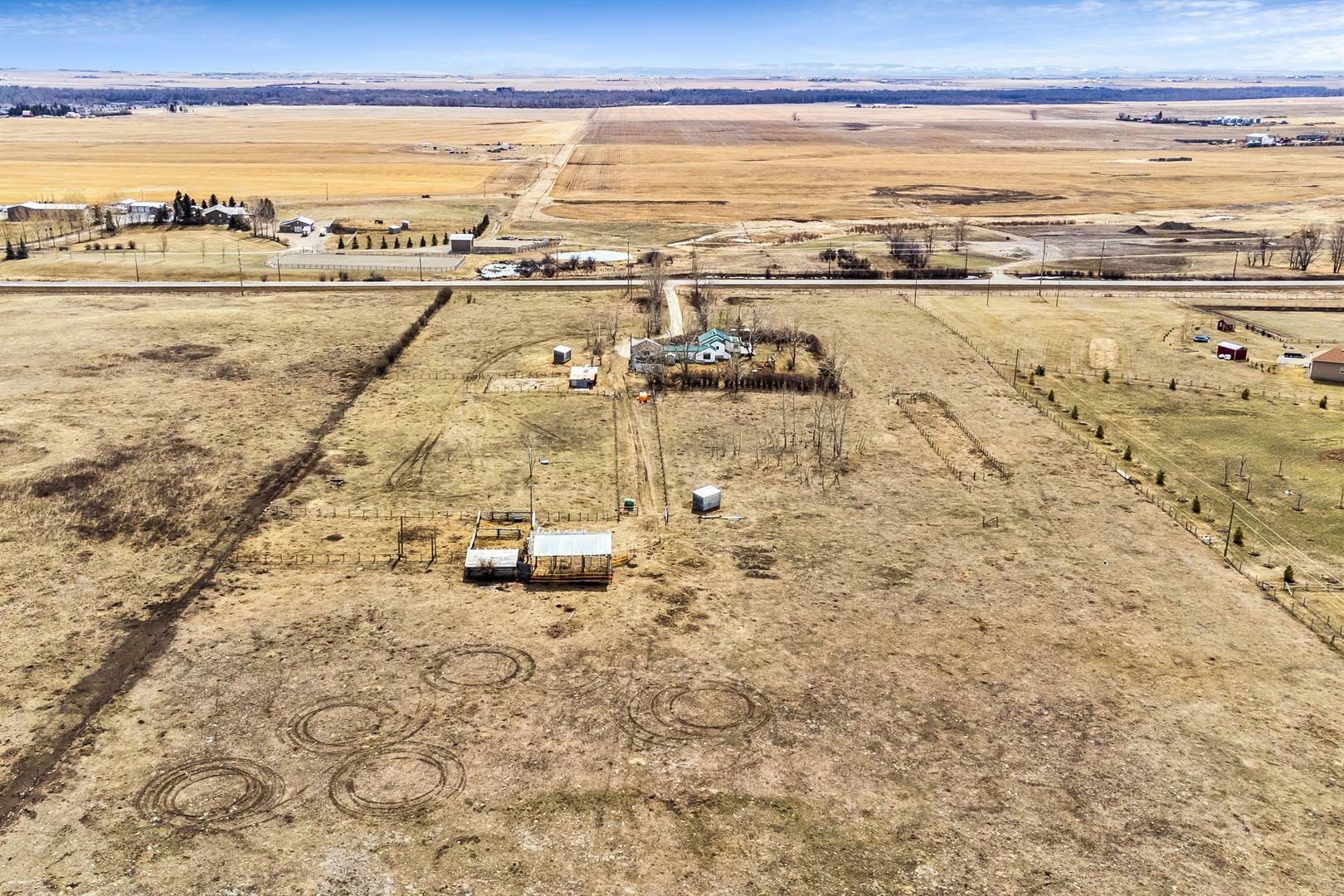 Property Photo: 48126 498 Avenue E AB T1V 1M6
