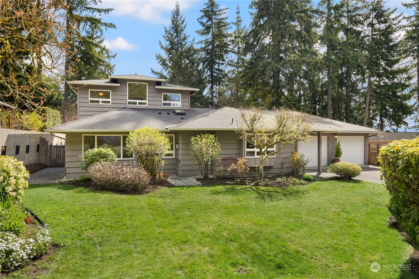 Property Photo:  2504 126th Avenue NE  WA 98005 