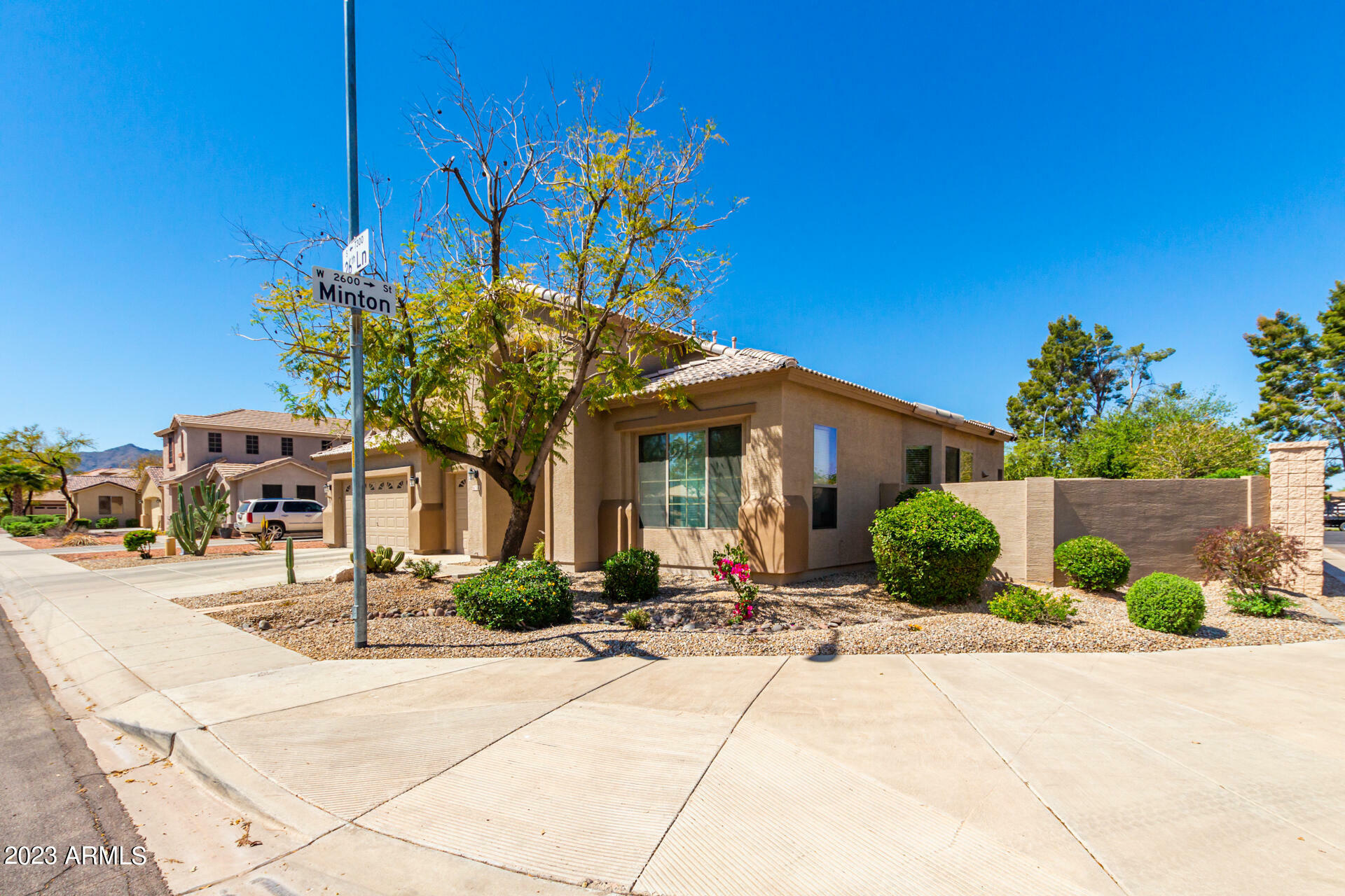 Property Photo: 7310 S 26th Lane AZ 85041