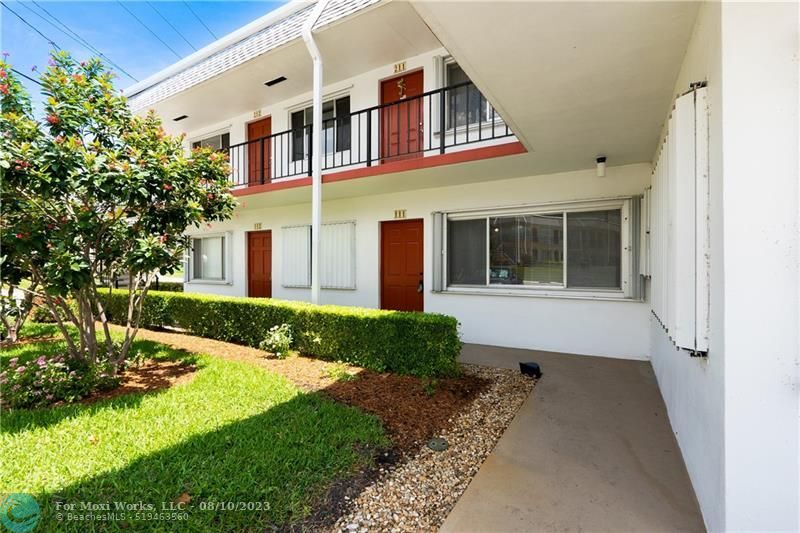 Property Photo: 3200 Lake Osborne Dr 111 FL 33461
