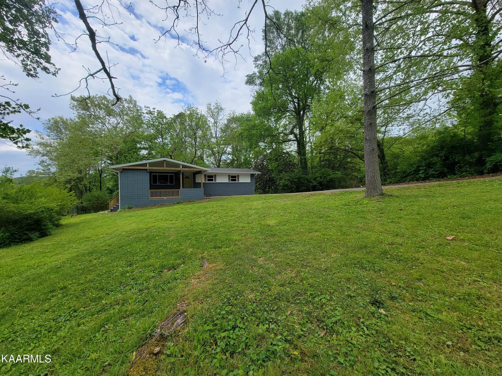 Property Photo: 209 & 215 Louisiana Ave TN 37830