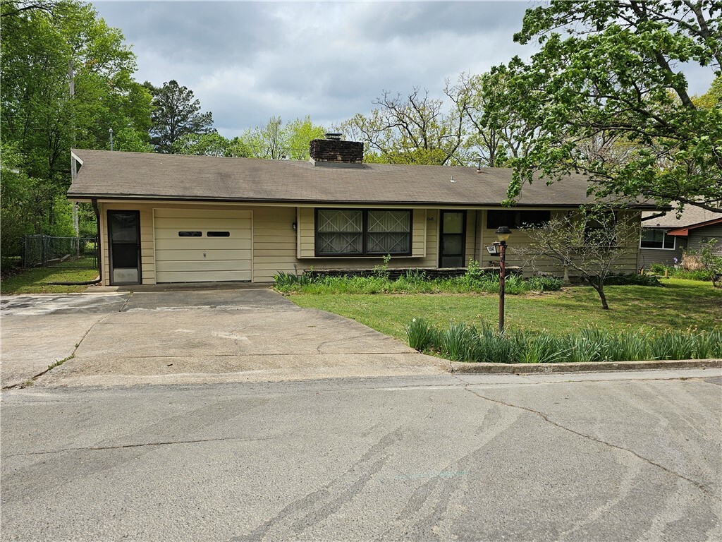 1247 N Oak Avenue  Fayetteville AR 72703 photo