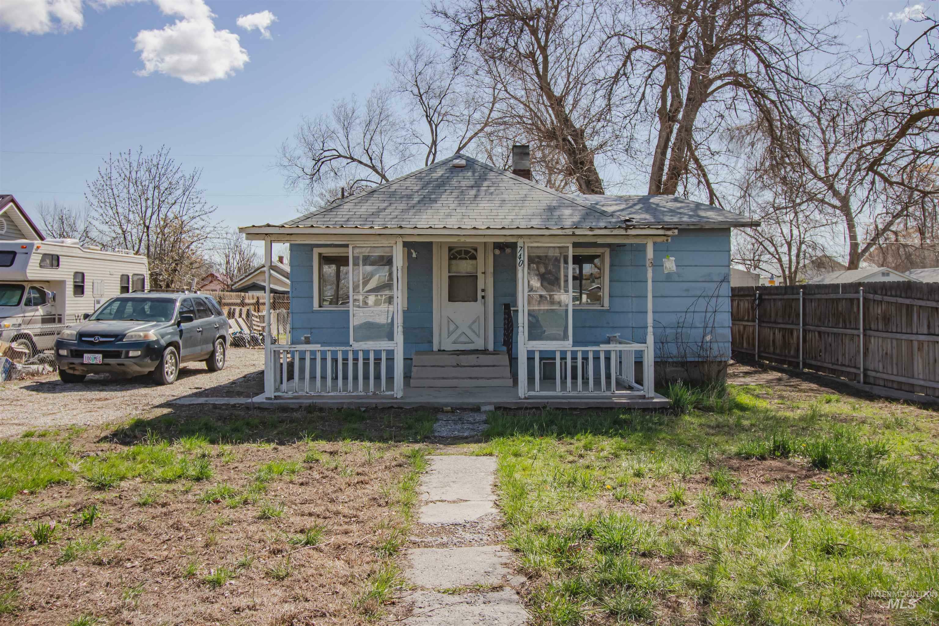 Property Photo:  740 NW 3rd Street  OR 97914 