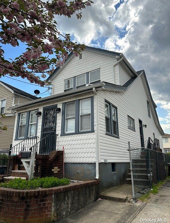 Property Photo:  144-68 177th Street 2 Fl  NY 11434 