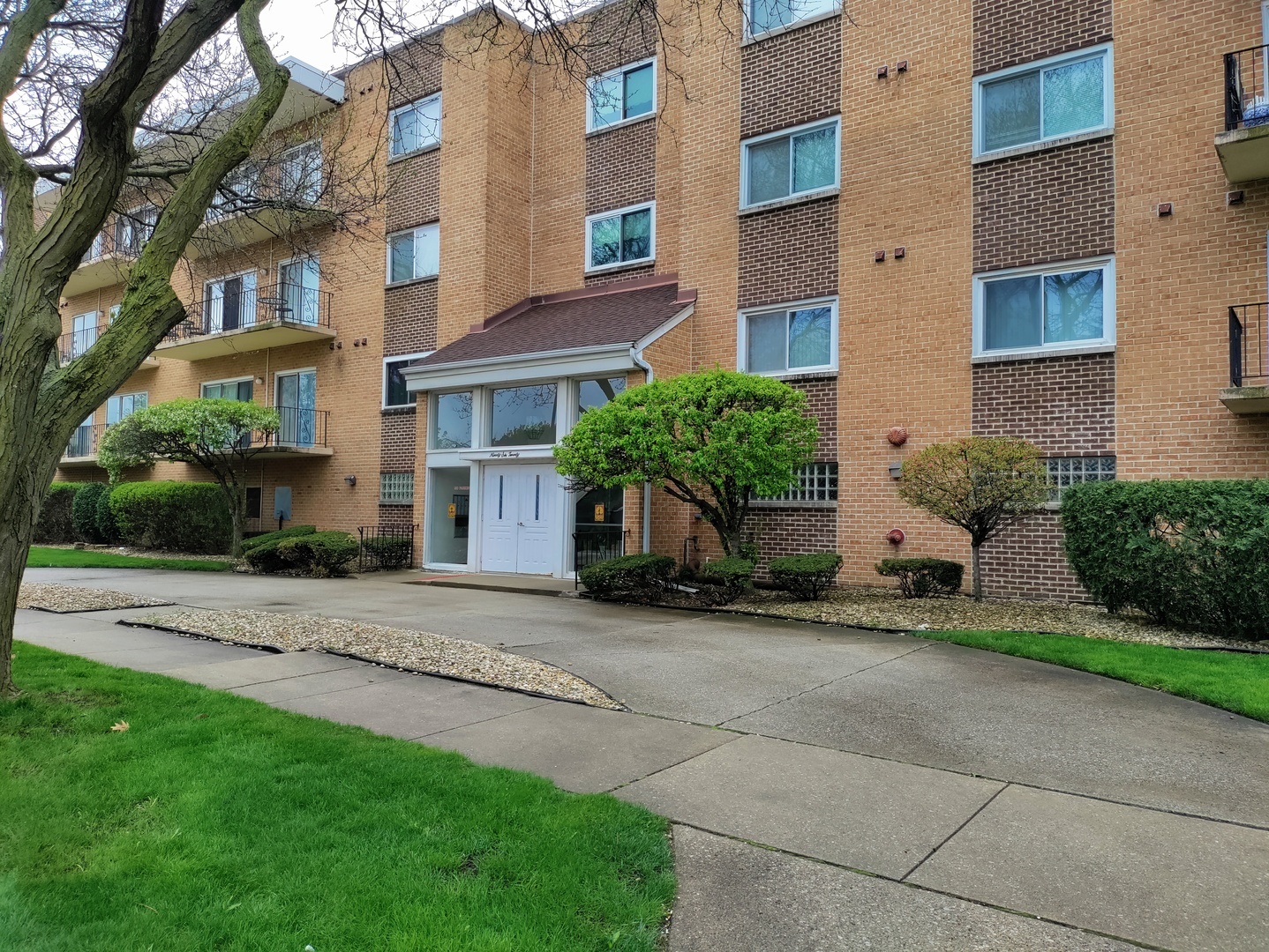 Property Photo:  9620 S Komensky Avenue 108  IL 60453 