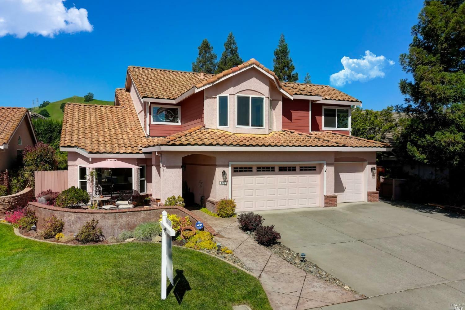 Property Photo:  124 Silver Eagle Way  CA 95688 