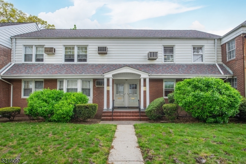 Property Photo:  33 Elmwood Ter A  NJ 07407 