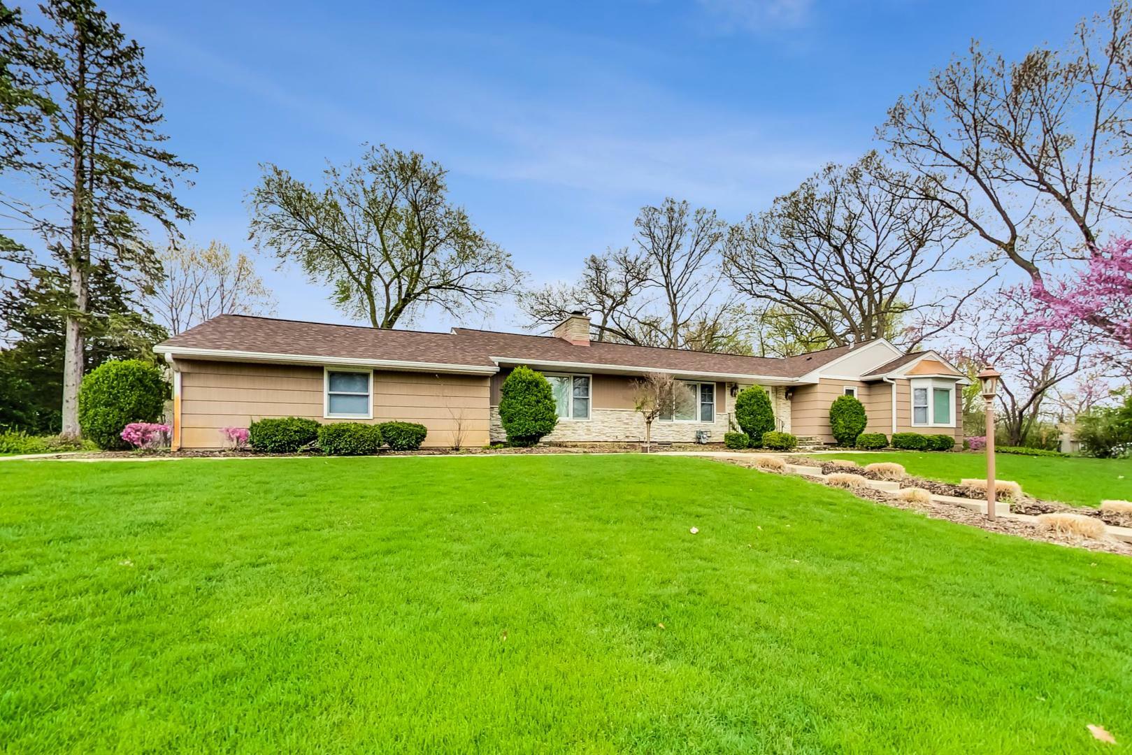 Property Photo: 29 Brookdale Lane IL 60067