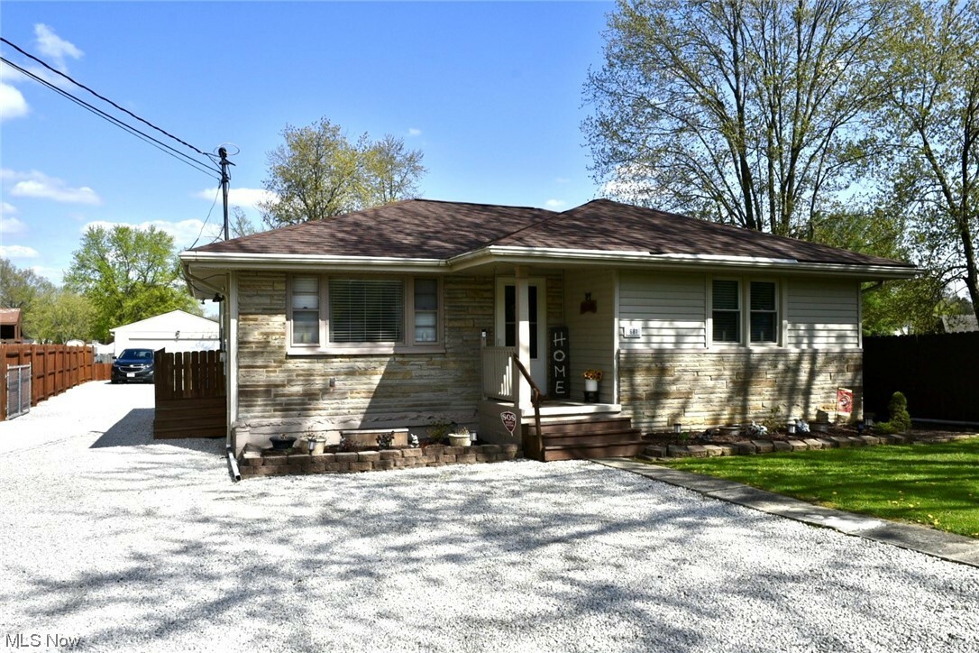 Property Photo:  681 North Road  OH 44446 