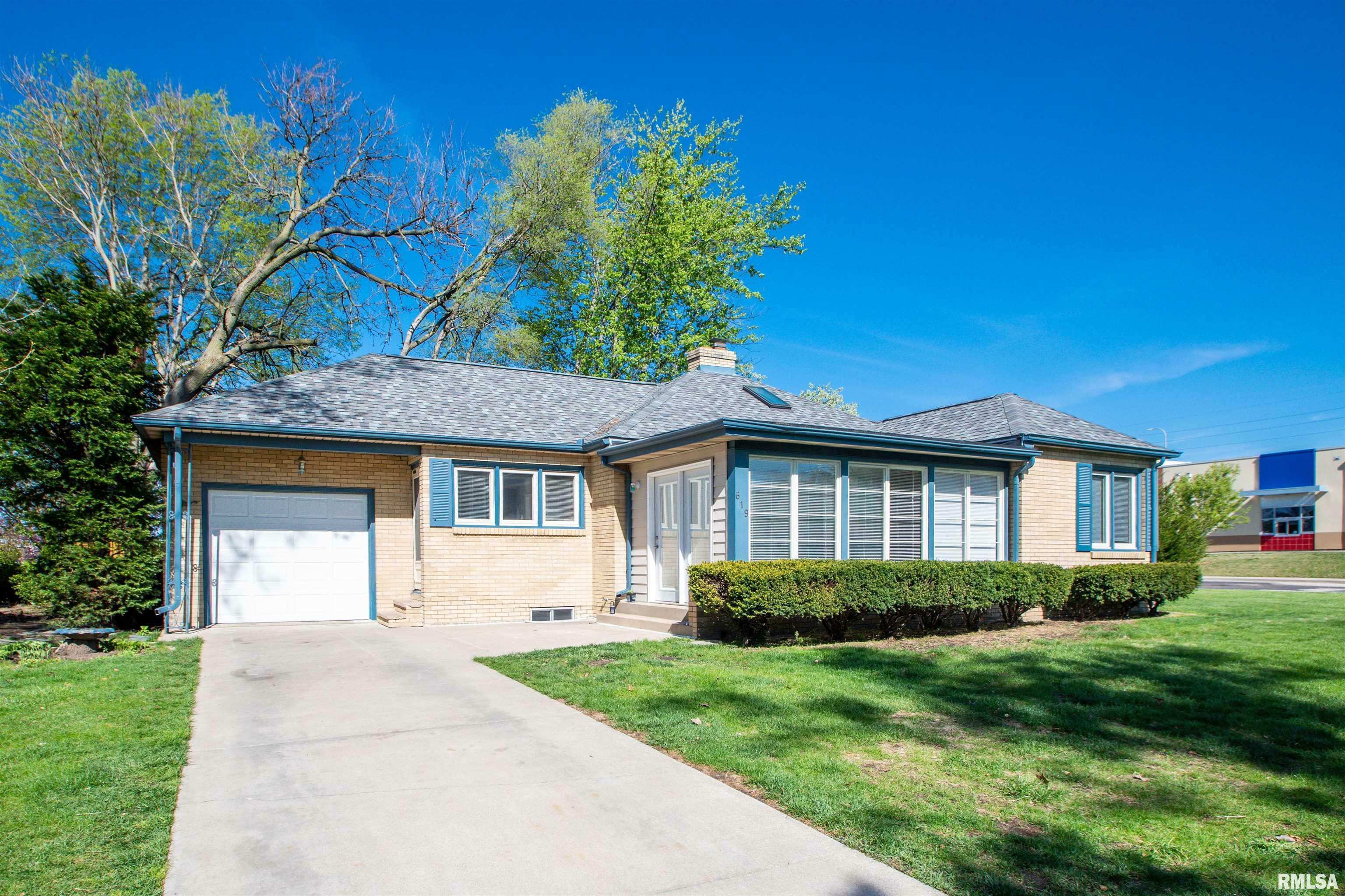 Property Photo:  619 W Knoll Crest Drive  IL 61614 