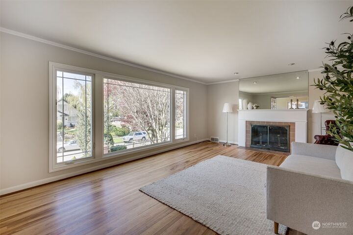 Property Photo:  3050 43rd Avenue W  WA 98199 