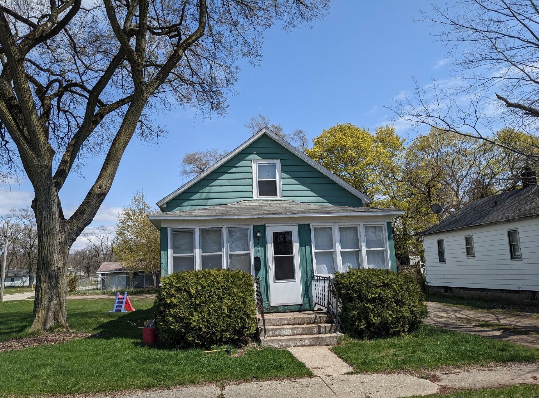 Property Photo:  2304 Elwood Street  MI 49444 