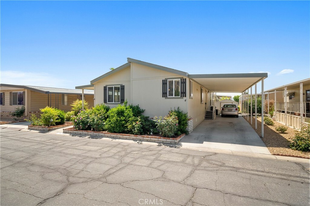 Property Photo:  2205 W Acacia Avenue 4  CA 92545 