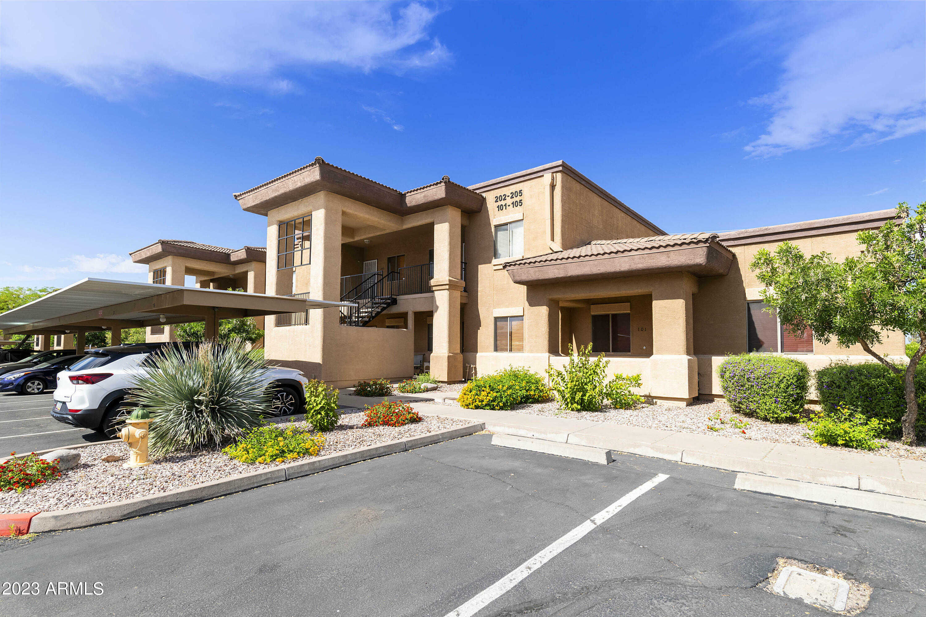 Property Photo:  537 S Delaware Drive 101  AZ 85120 