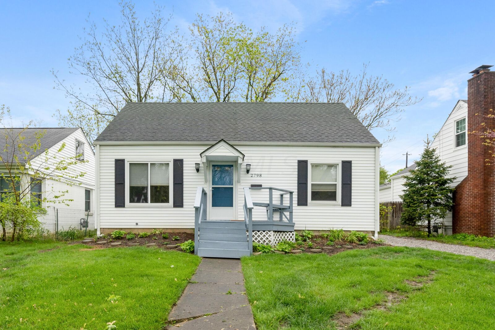 Property Photo:  2798 Brownlee Avenue  OH 43209 