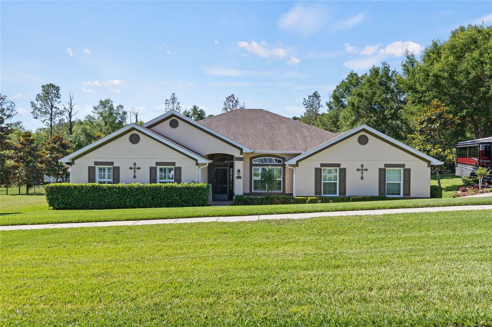 Property Photo:  24120 Plymouth Hollow Circle  FL 32776 