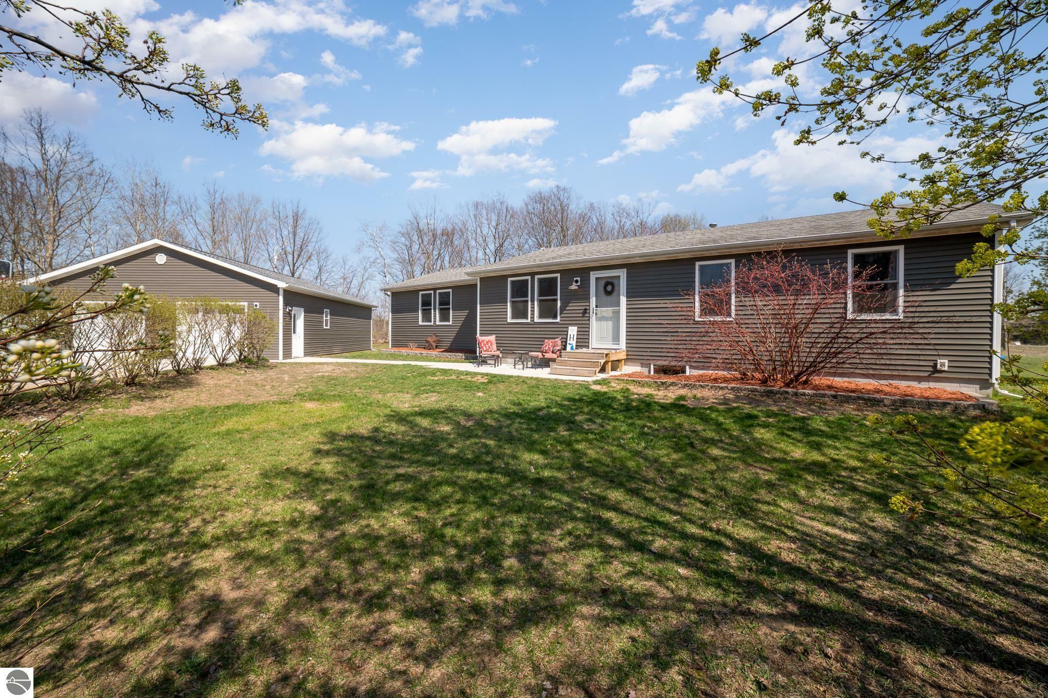 Property Photo:  2014 Seabury Circle  MI 48893 