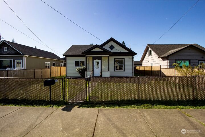 Property Photo: 2832 Pacific Avenue WA 98550