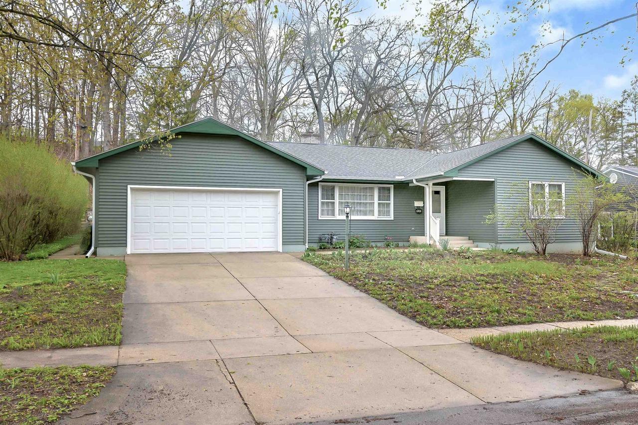 Property Photo:  723 Cloute St  WI 53538 