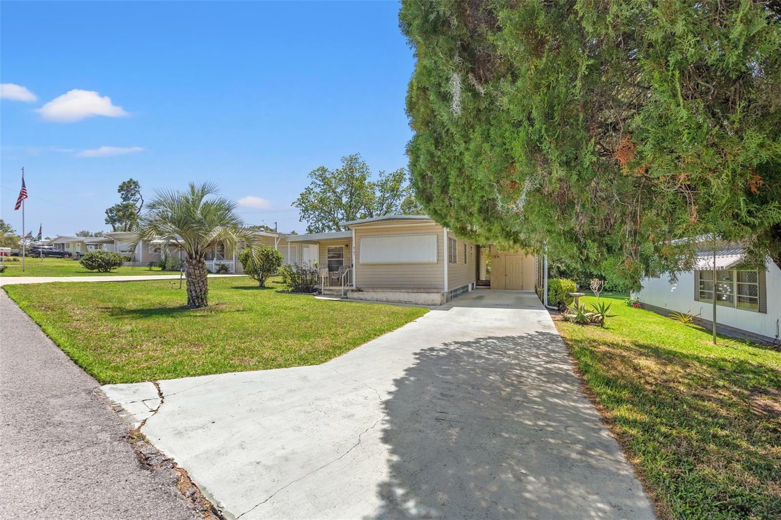 Property Photo:  6101 Ridgewood Drive  FL 33542 