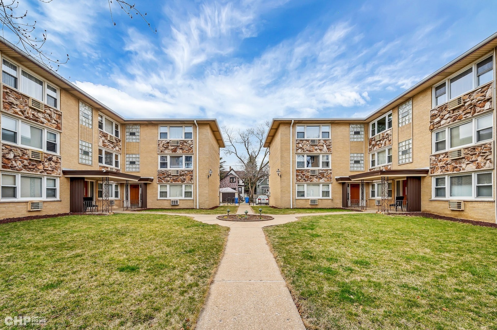 Property Photo: 4857 W Byron Street 302 IL 60641