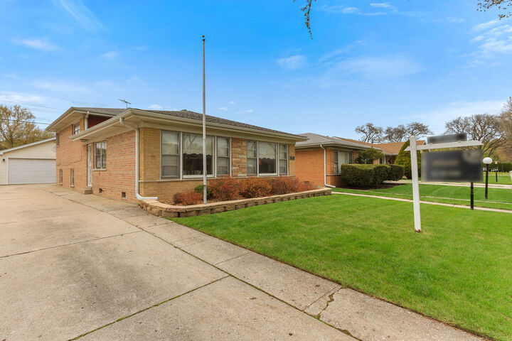 9230 Luna Avenue  Morton Grove IL 60053 photo