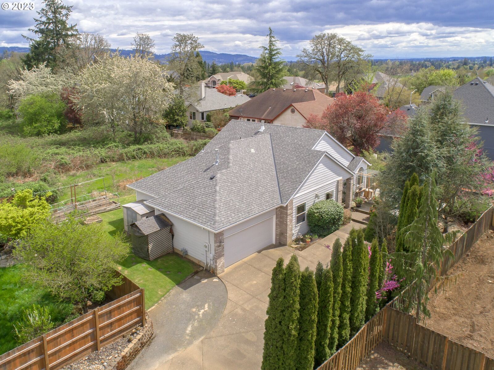 Property Photo: 1208 N Alexandra Dr OR 97132